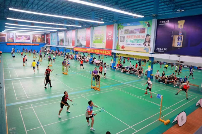 羽毛球館區域降溫，安裝蒸發冷省電空調-立式管道機型