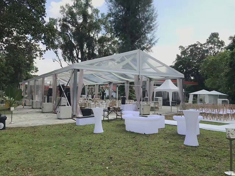 移動(dòng)環(huán)保空調(diào)冷風(fēng)機(jī)給戶外餐廳降溫通風(fēng)